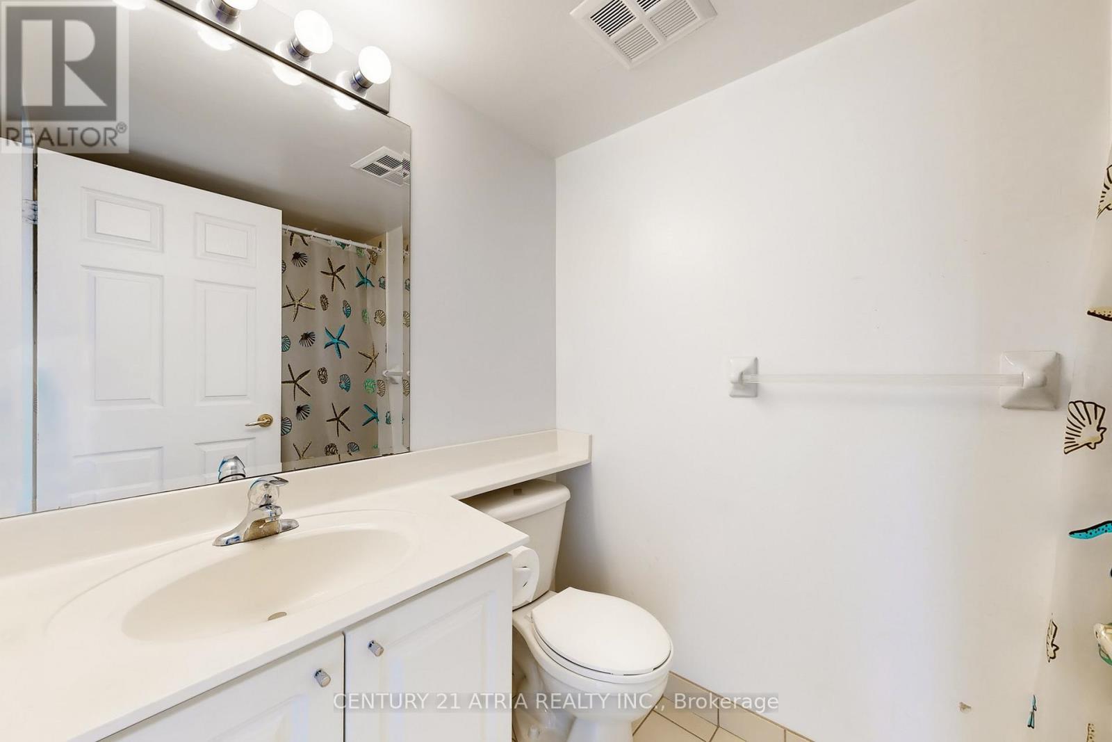 #2002 - 11 Lee Centre Drive, Toronto, ON - Indoor Photo Showing Bathroom