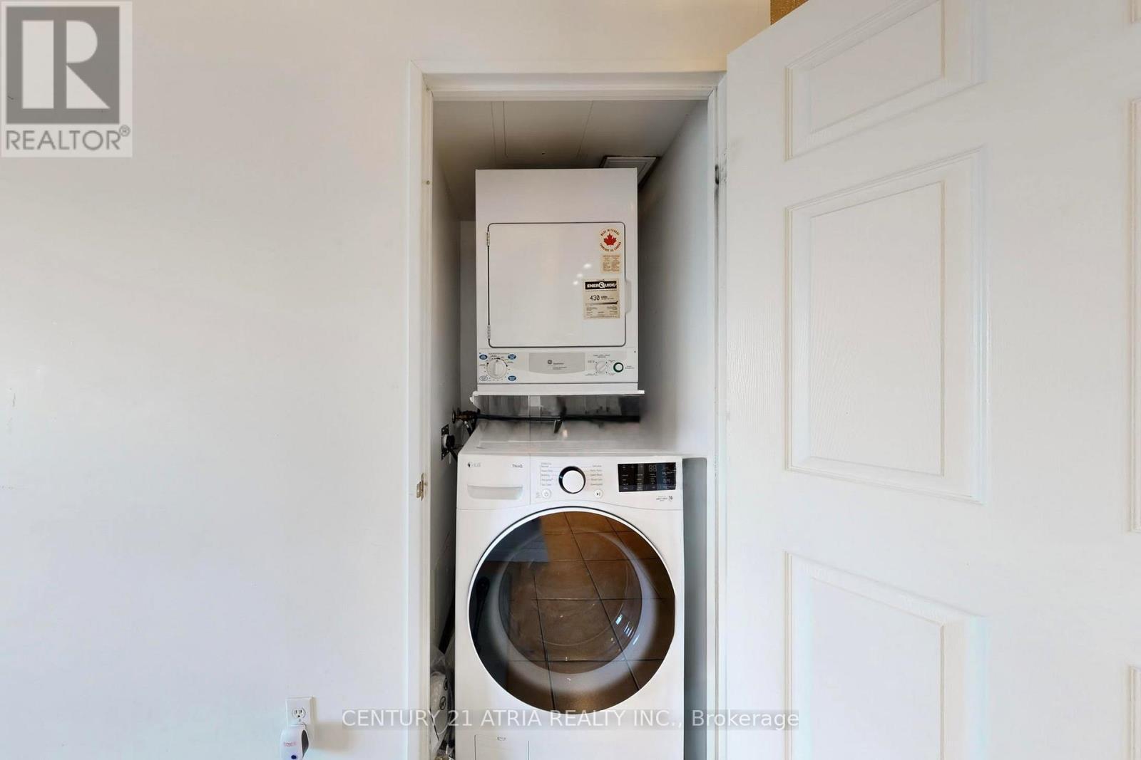 #2002 - 11 Lee Centre Drive, Toronto, ON - Indoor Photo Showing Laundry Room