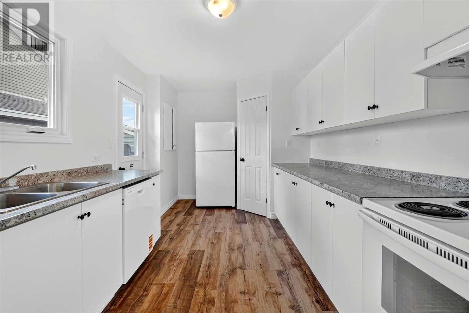524 Main Road, Whitbourne, NL - Indoor Photo Showing Kitchen With Double Sink