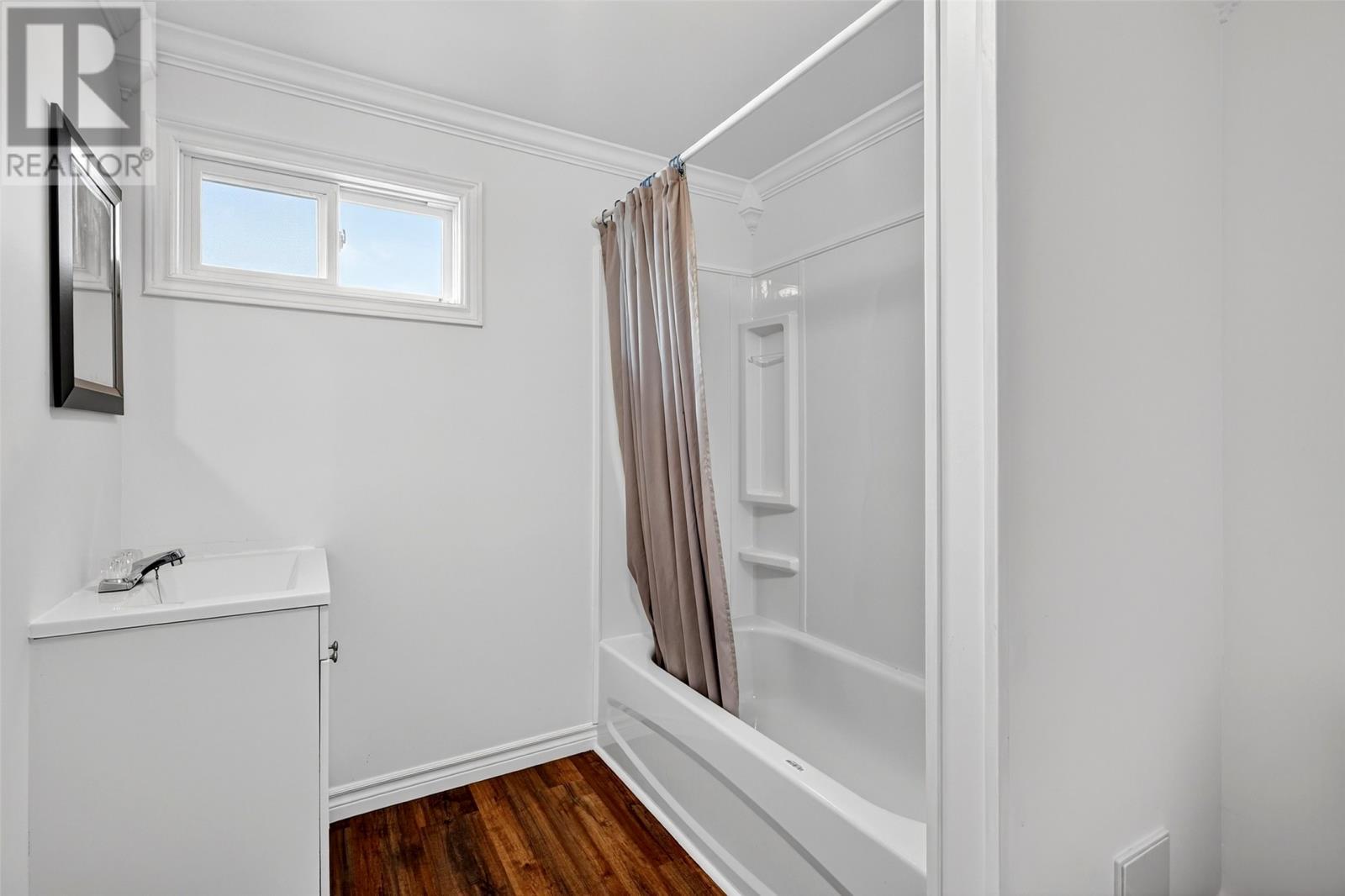 524 Main Road, Whitbourne, NL - Indoor Photo Showing Bathroom