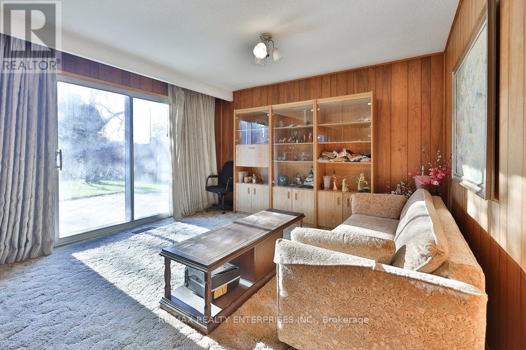 2288 Hensall Street, Mississauga, ON - Indoor Photo Showing Living Room
