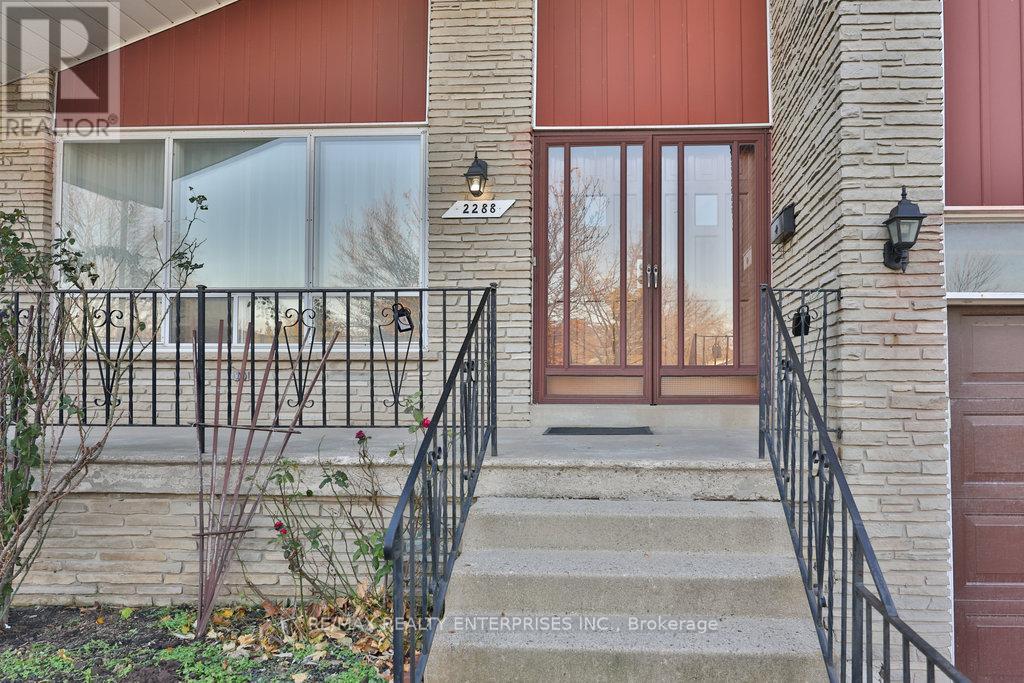 2288 Hensall Street, Mississauga, ON - Outdoor