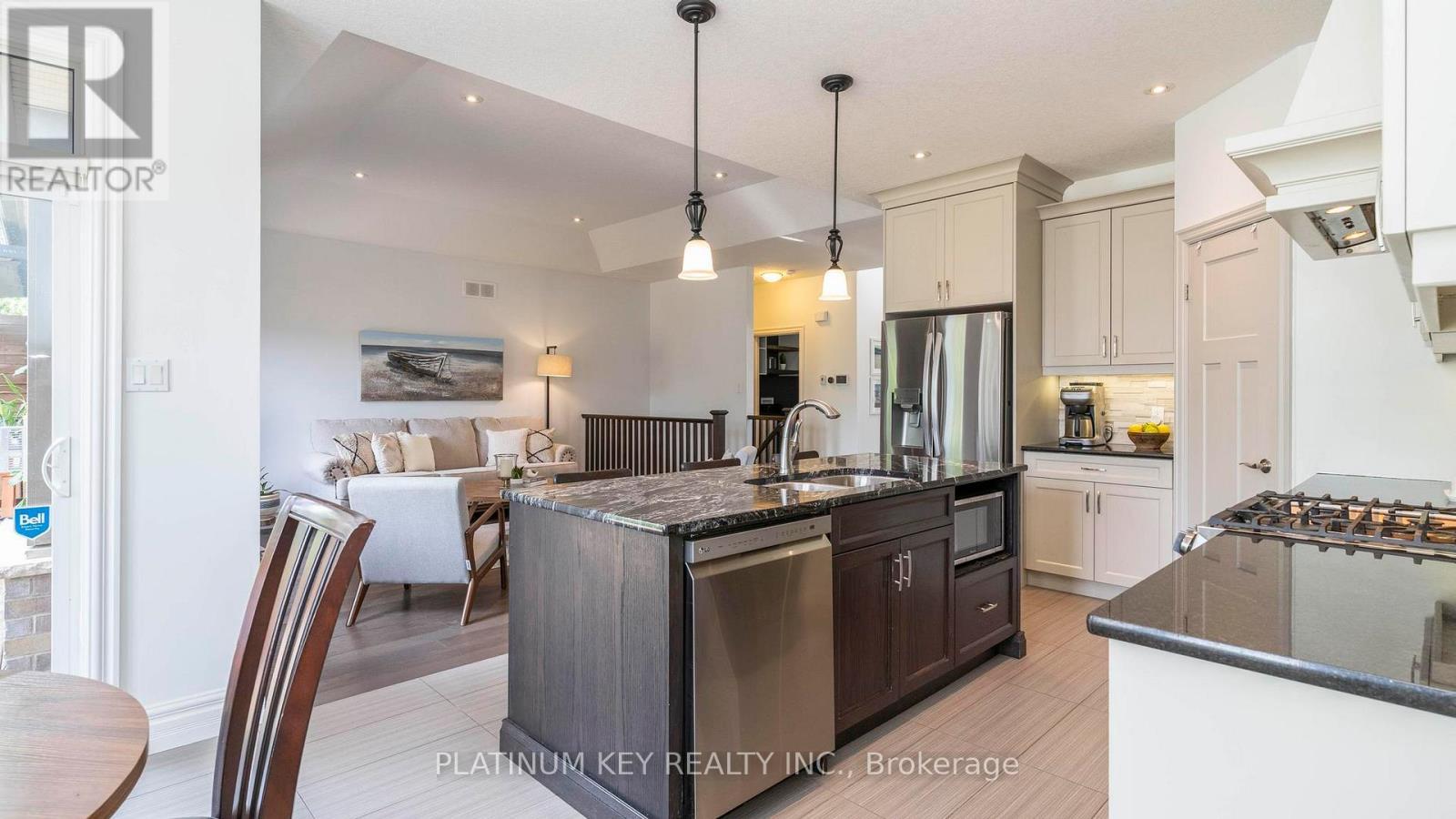 688 Woods Edge Road, Strathroy-Caradoc (Mount Brydges), ON - Indoor Photo Showing Kitchen With Stainless Steel Kitchen With Upgraded Kitchen