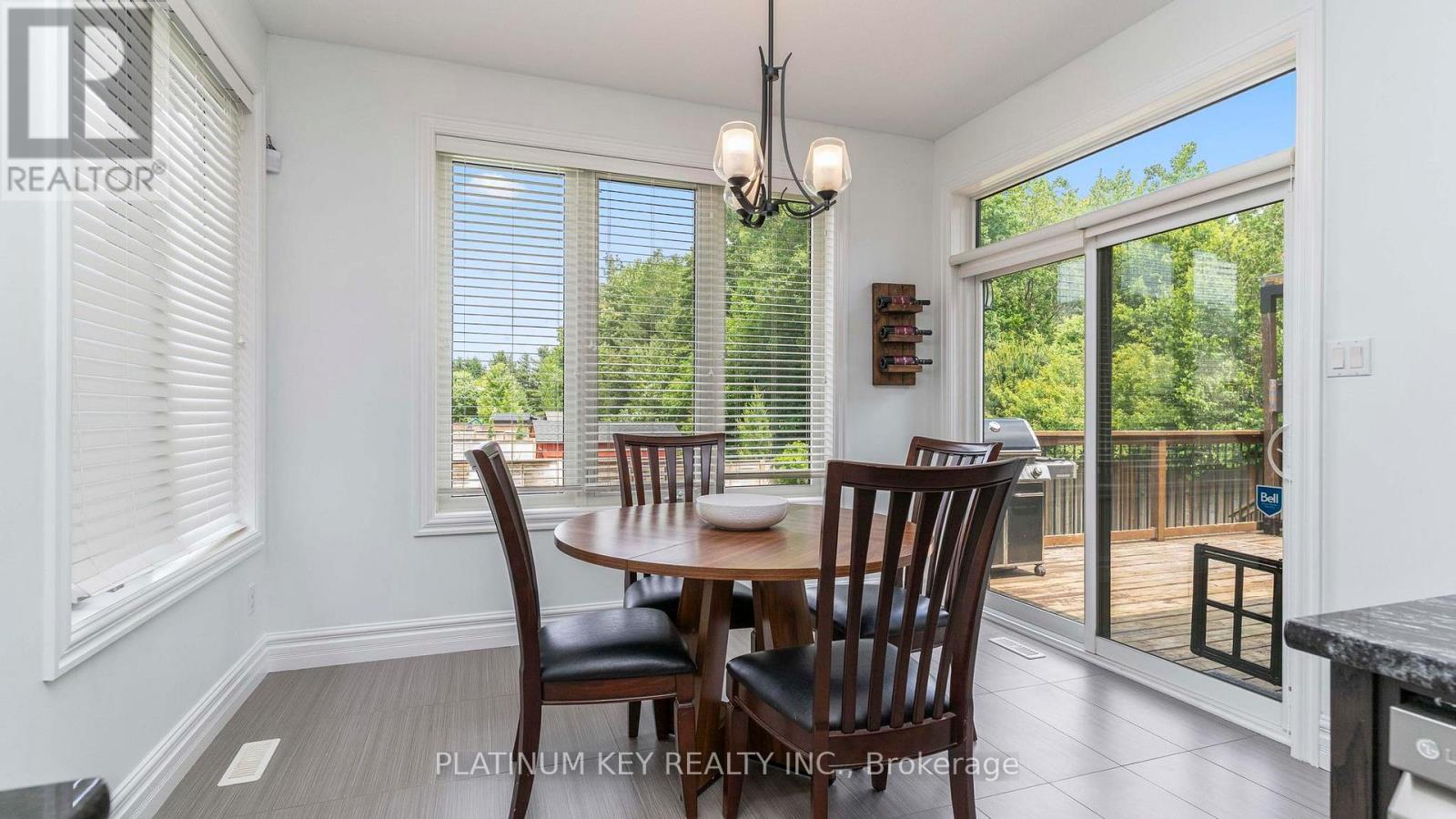 688 Woods Edge Road, Strathroy-Caradoc (Mount Brydges), ON - Indoor Photo Showing Dining Room