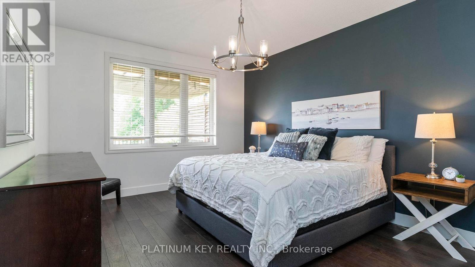 688 Woods Edge Road, Strathroy-Caradoc (Mount Brydges), ON - Indoor Photo Showing Bedroom