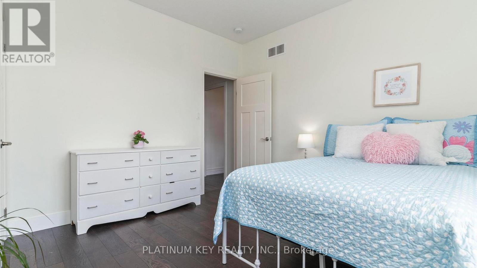 688 Woods Edge Road, Strathroy-Caradoc (Mount Brydges), ON - Indoor Photo Showing Bedroom