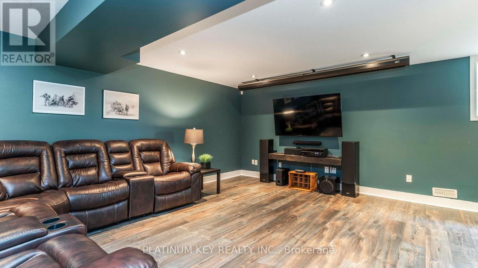 688 Woods Edge Road, Strathroy-Caradoc (Mount Brydges), ON - Indoor Photo Showing Living Room
