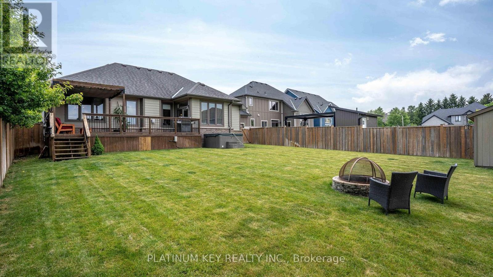 688 Woods Edge Road, Strathroy-Caradoc (Mount Brydges), ON - Outdoor With Deck Patio Veranda