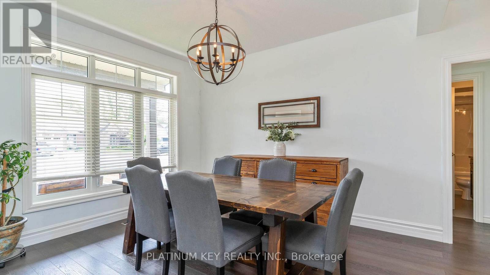 688 Woods Edge Road, Strathroy-Caradoc (Mount Brydges), ON - Indoor Photo Showing Dining Room