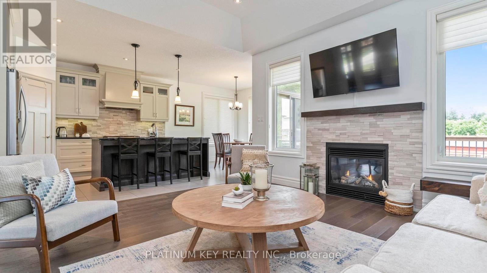 688 Woods Edge Road, Strathroy-Caradoc (Mount Brydges), ON - Indoor Photo Showing Living Room With Fireplace