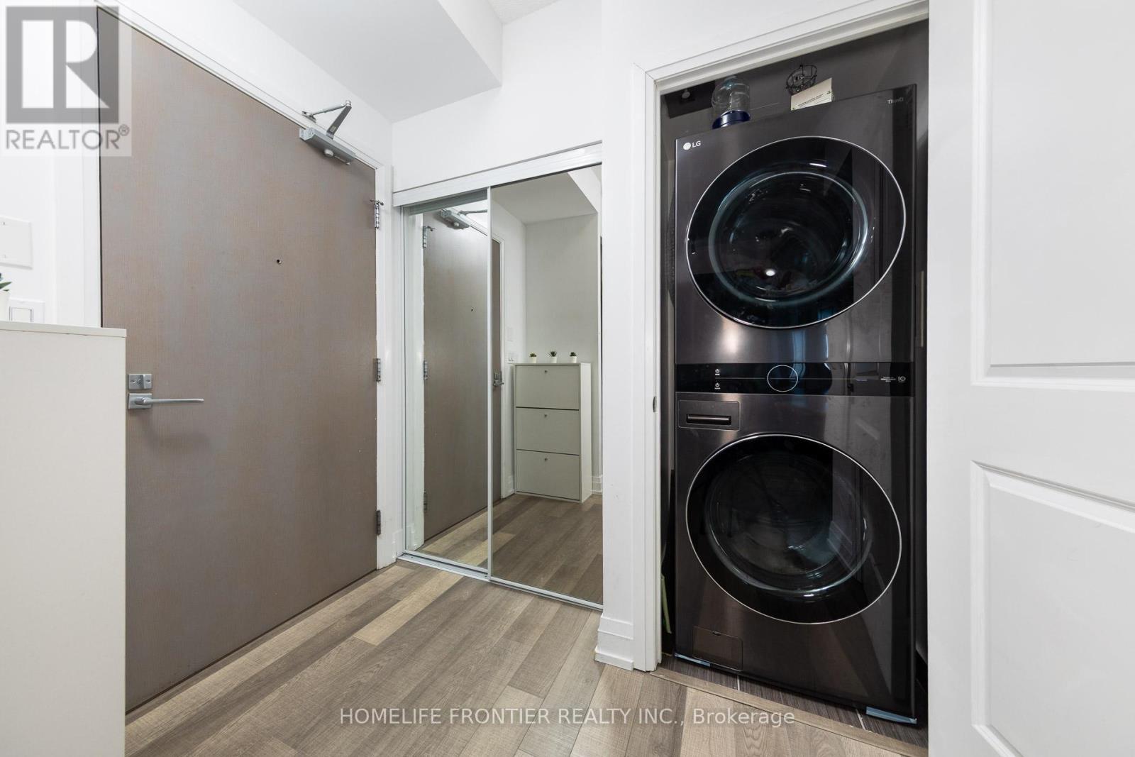 Ph209 - 7167 Yonge Street, Markham, ON - Indoor Photo Showing Laundry Room
