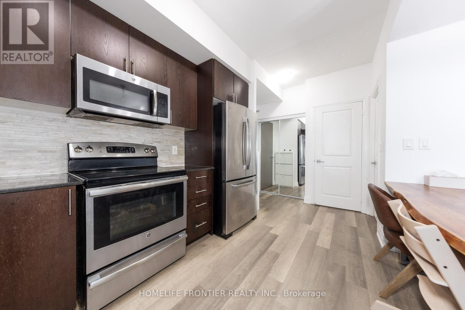 Ph209 - 7167 Yonge Street, Markham, ON - Indoor Photo Showing Kitchen