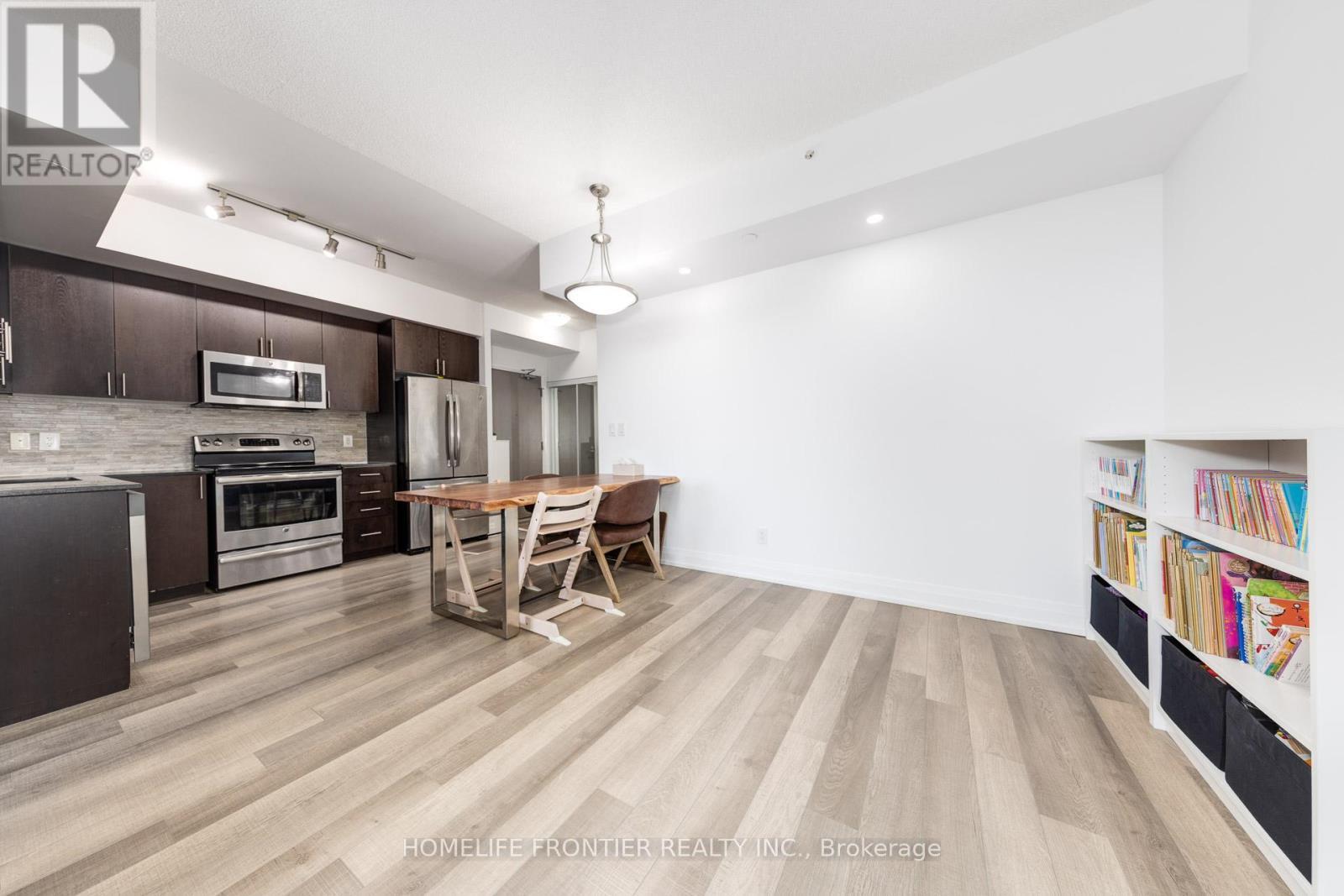 Ph209 - 7167 Yonge Street, Markham, ON - Indoor Photo Showing Kitchen