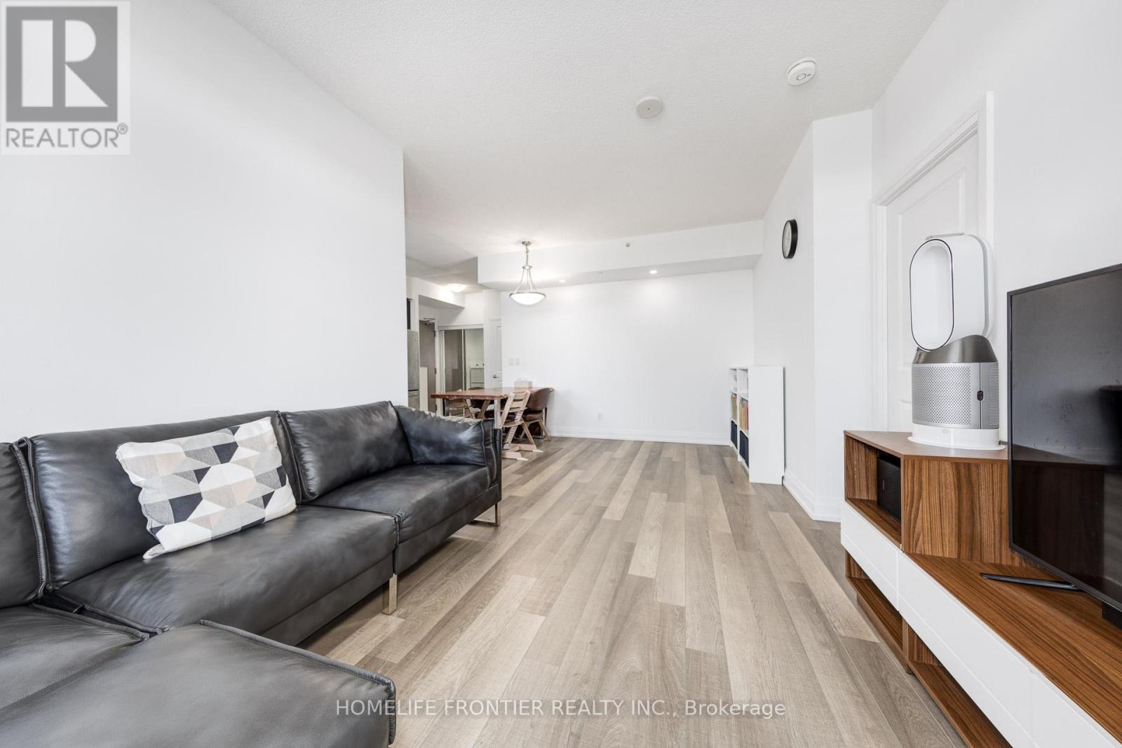 Ph209 - 7167 Yonge Street, Markham, ON - Indoor Photo Showing Living Room