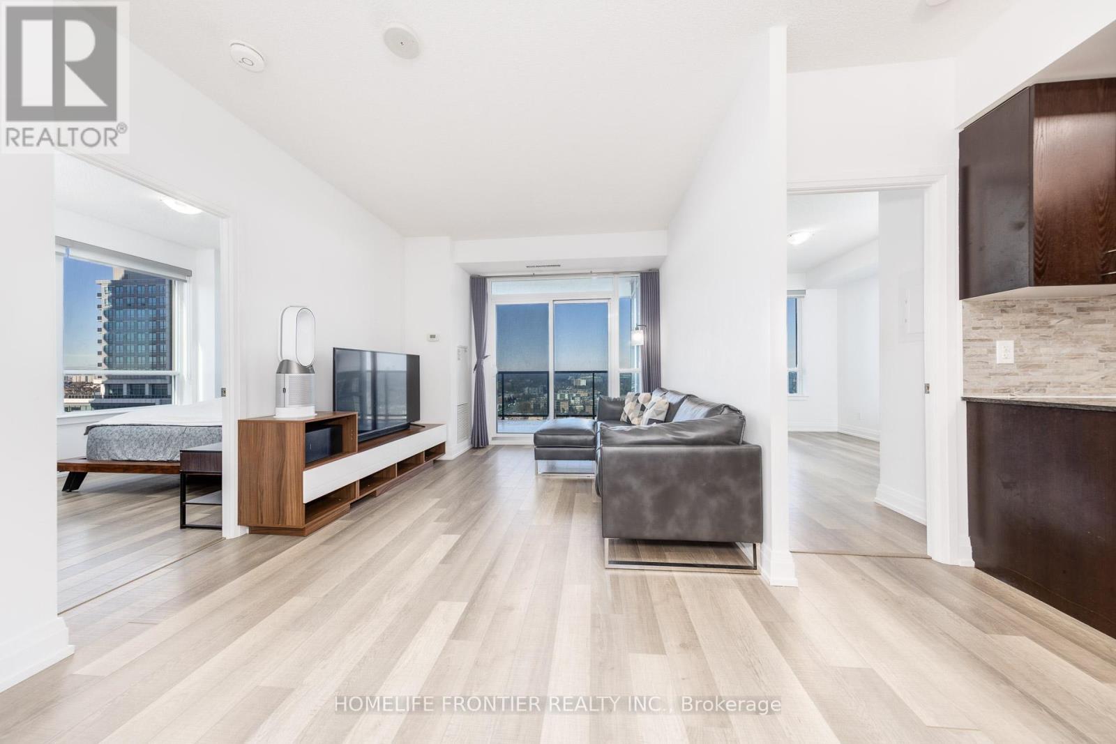 Ph209 - 7167 Yonge Street, Markham, ON - Indoor Photo Showing Living Room