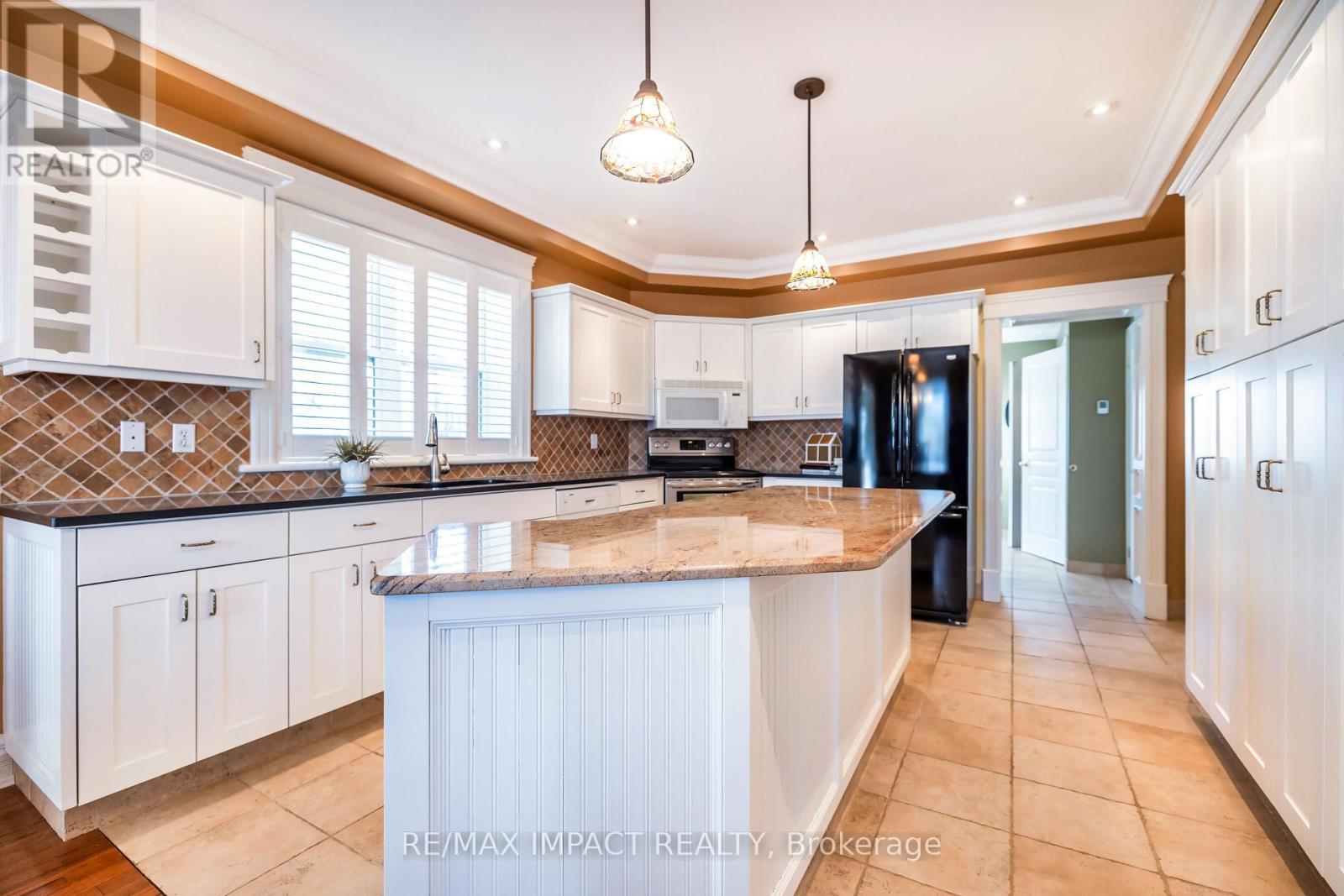 870B 6Th Line W, Trent Hills, ON - Indoor Photo Showing Kitchen With Double Sink
