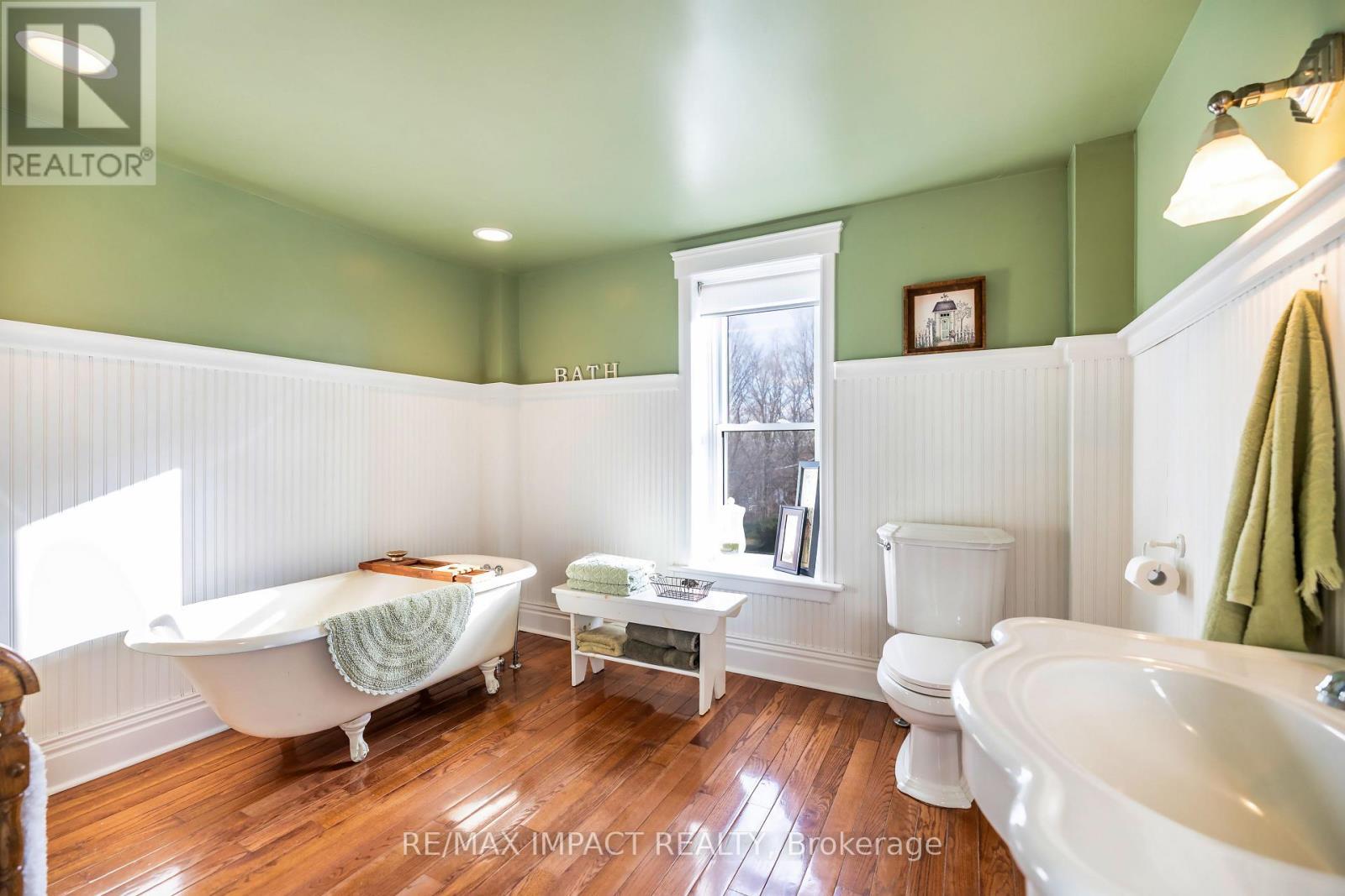 870B 6Th Line W, Trent Hills, ON - Indoor Photo Showing Bathroom