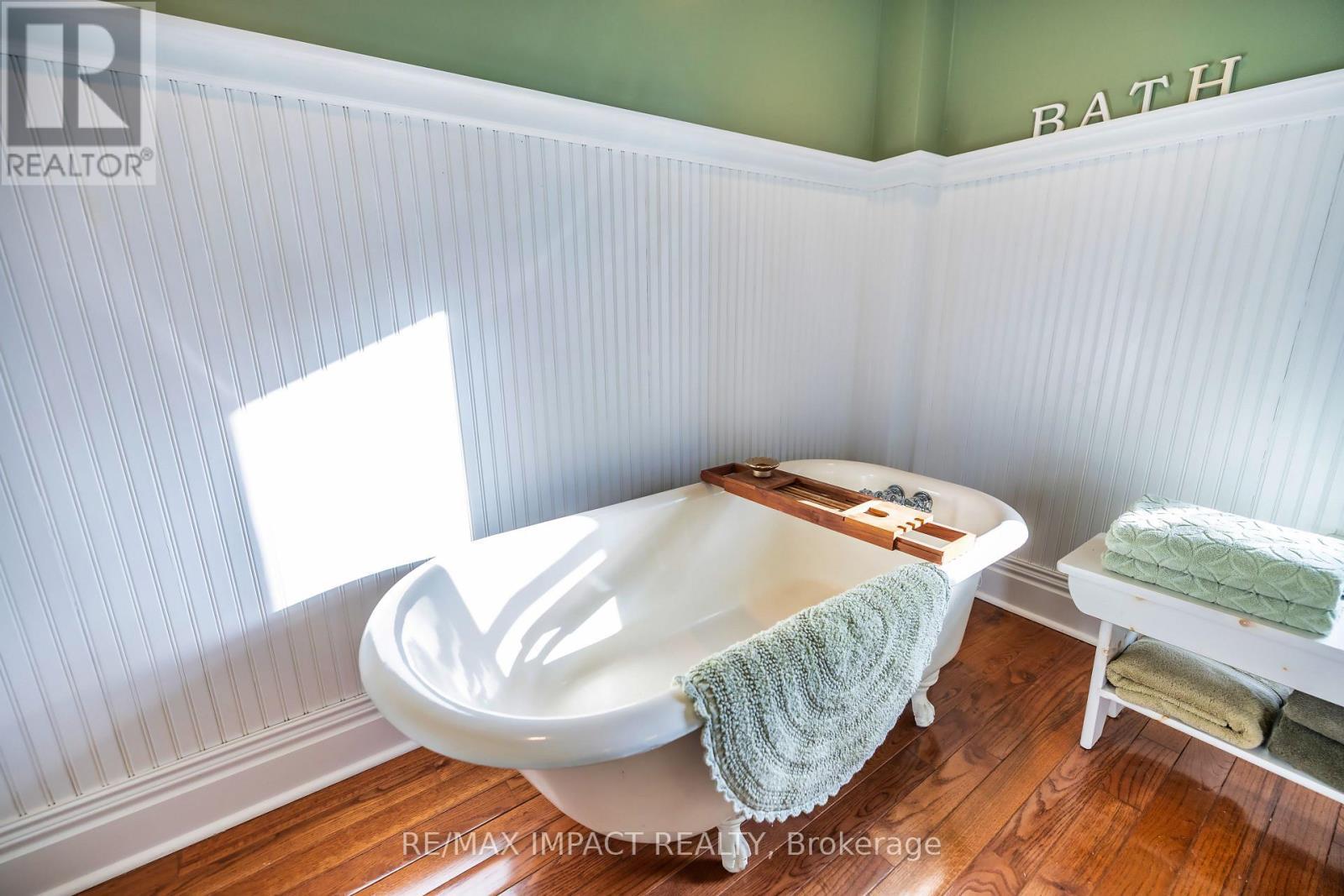 870B 6Th Line W, Trent Hills, ON - Indoor Photo Showing Bathroom
