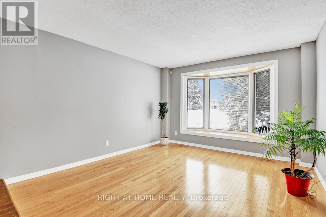 living room - 52 Ventnor Way, Ottawa, ON - Indoor Photo Showing Other Room