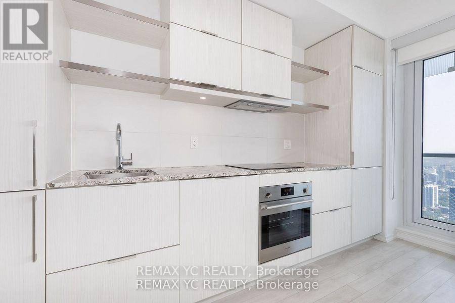 5104 - 197 Yonge Street, Toronto, ON - Indoor Photo Showing Kitchen