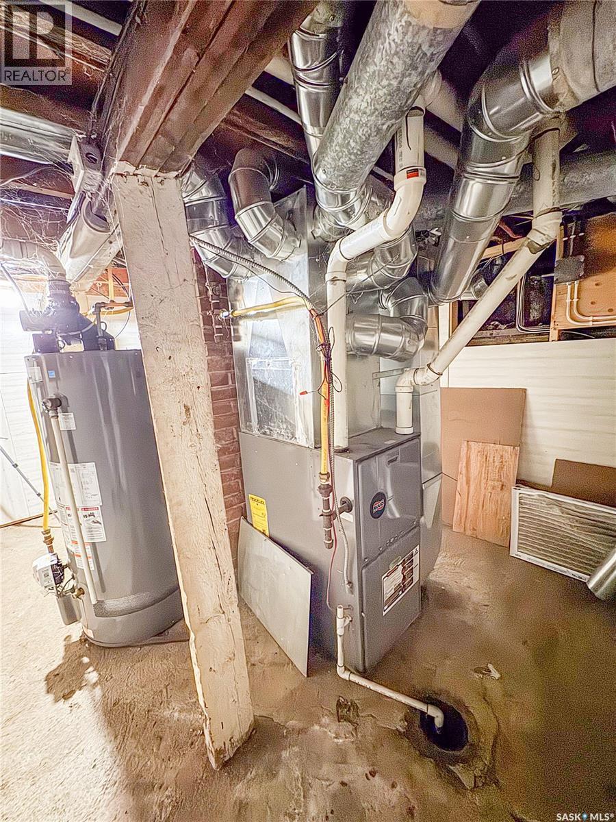 586 5Th Street E, Prince Albert, SK - Indoor Photo Showing Basement