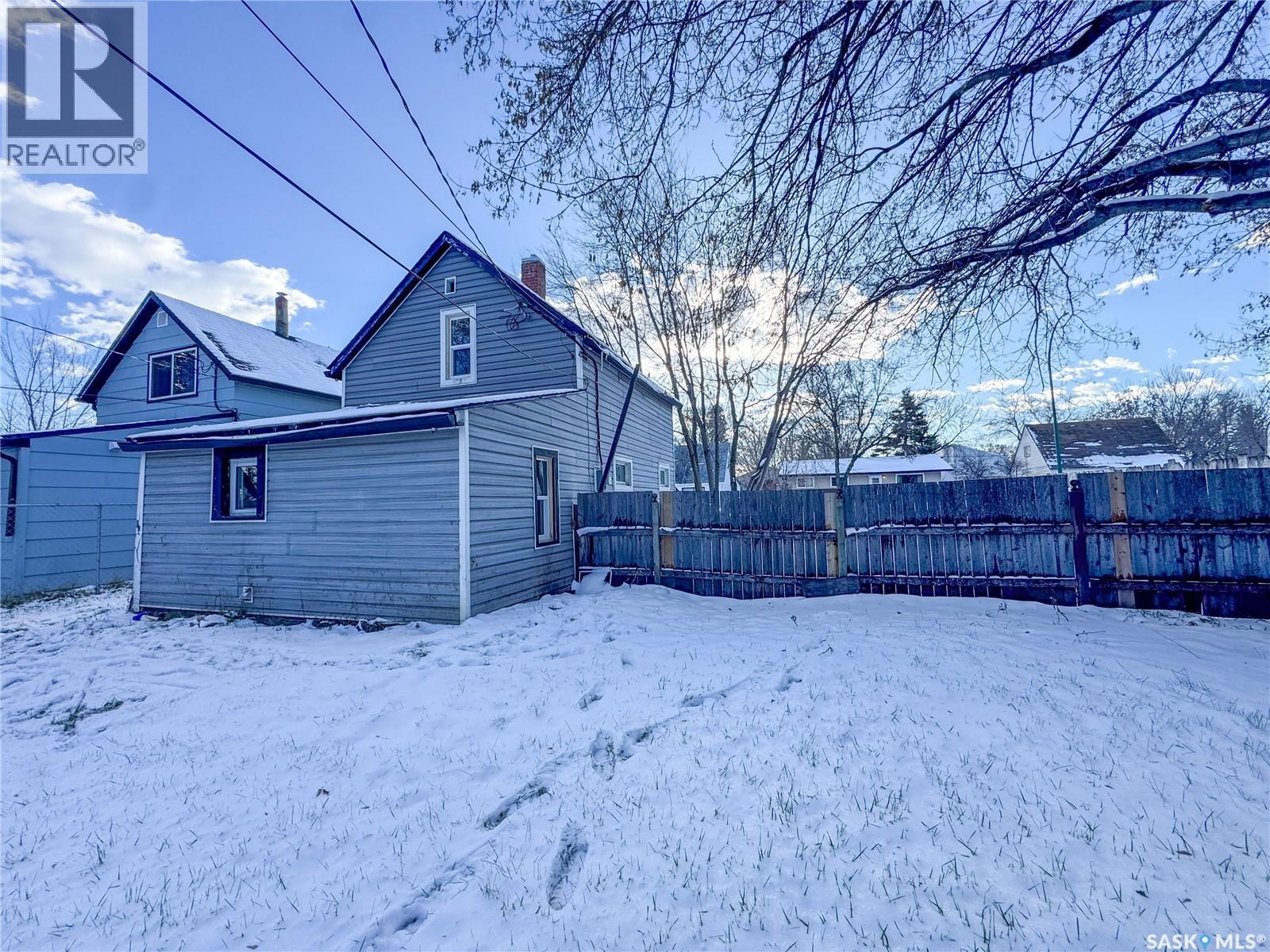 586 5Th Street E, Prince Albert, SK - Outdoor