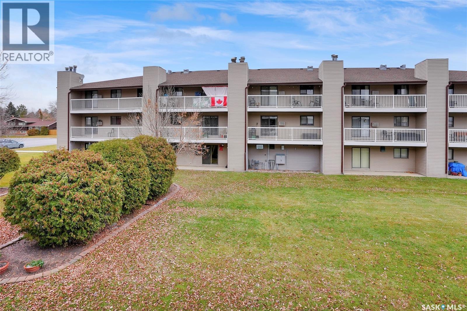 205 51 Wood Lily Drive, Moose Jaw, SK - Outdoor