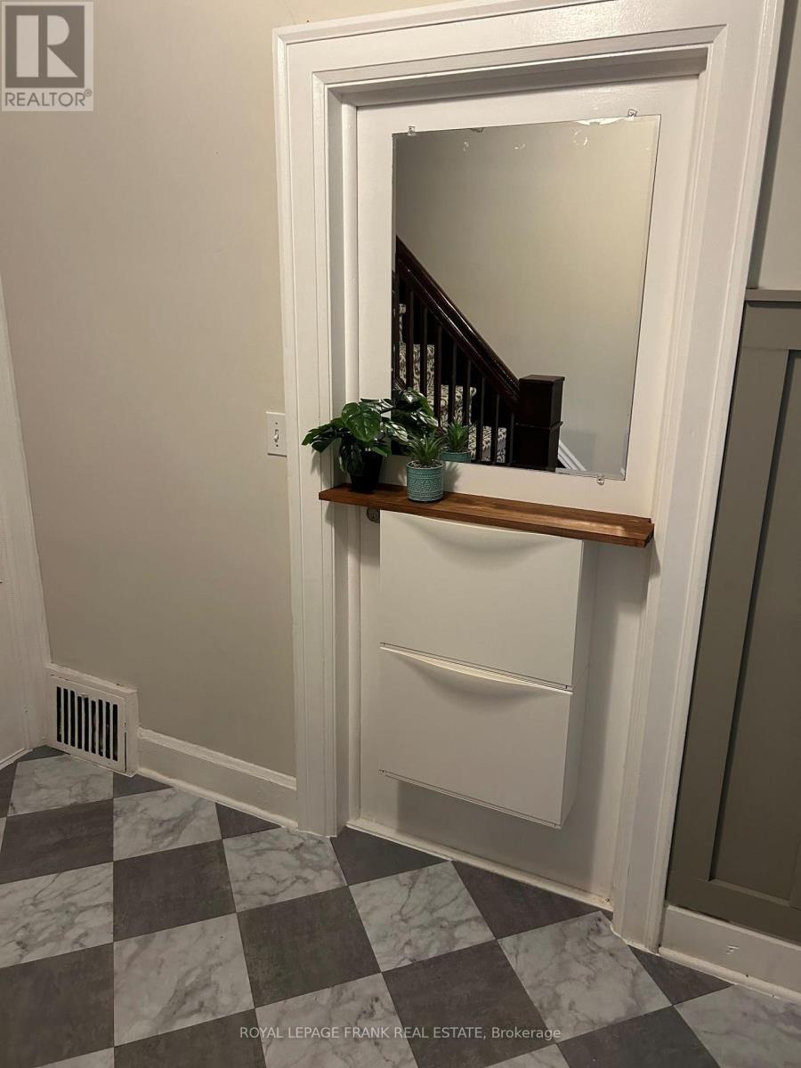 Upper - 1201 Kenneth Avenue, Peterborough (Otonabee Ward 1), ON - Indoor Photo Showing Other Room