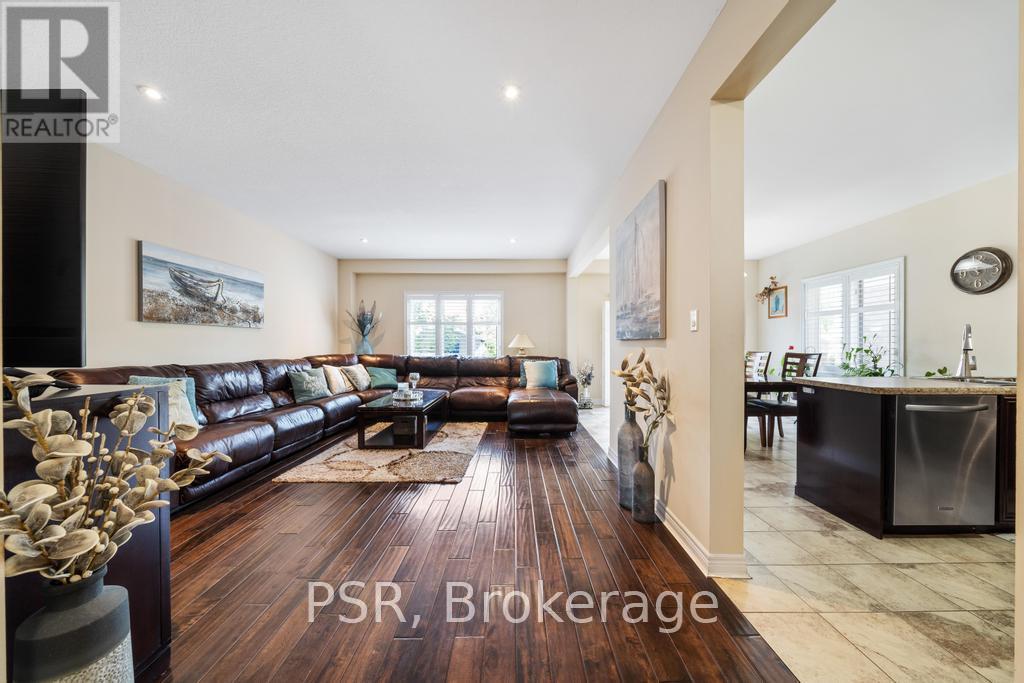 514 Old Mud Street, Hamilton, ON - Indoor Photo Showing Living Room
