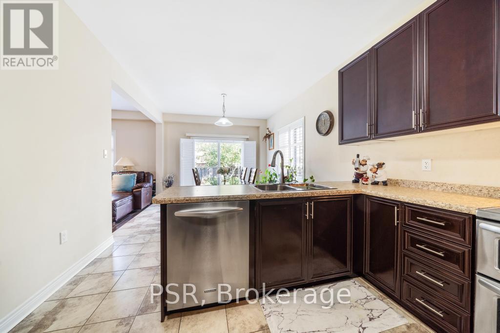 514 Old Mud Street, Hamilton, ON - Indoor Photo Showing Kitchen With Double Sink