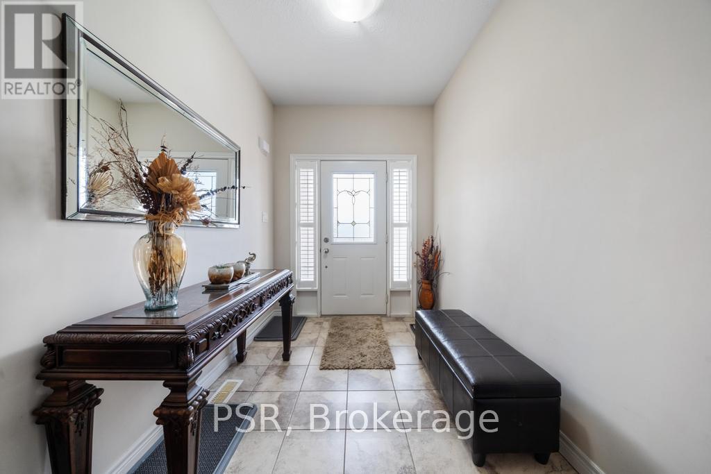 514 Old Mud Street, Hamilton, ON - Indoor Photo Showing Other Room