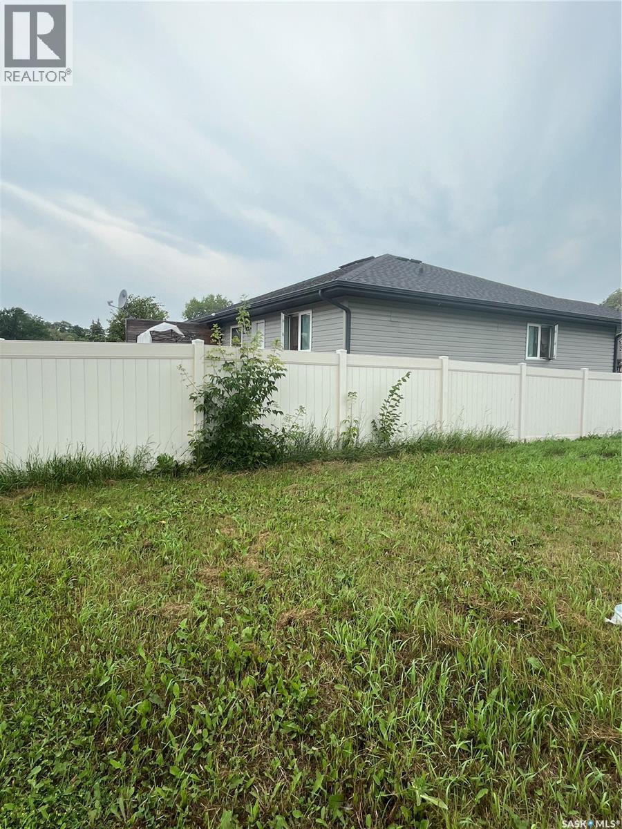 28 74 Cameron Way, Yorkton, SK - Outdoor