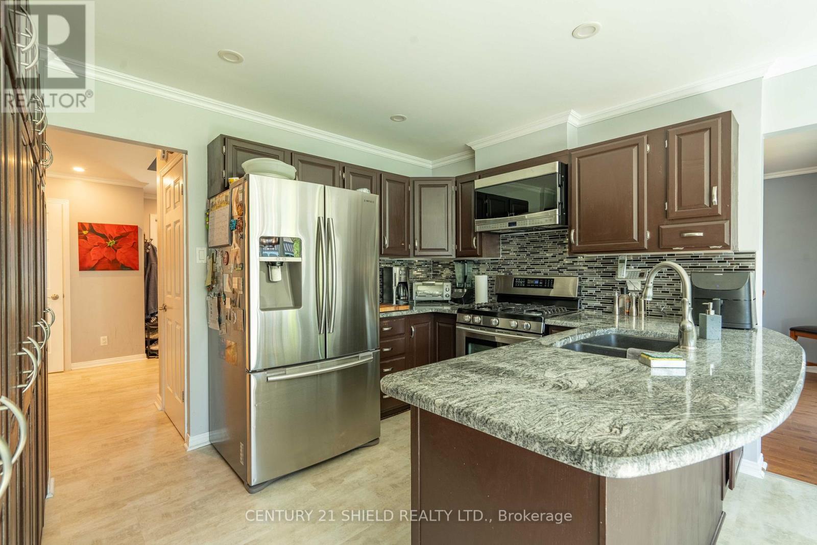 1123 Stokes Drive, Cornwall, ON - Indoor Photo Showing Kitchen With Double Sink With Upgraded Kitchen