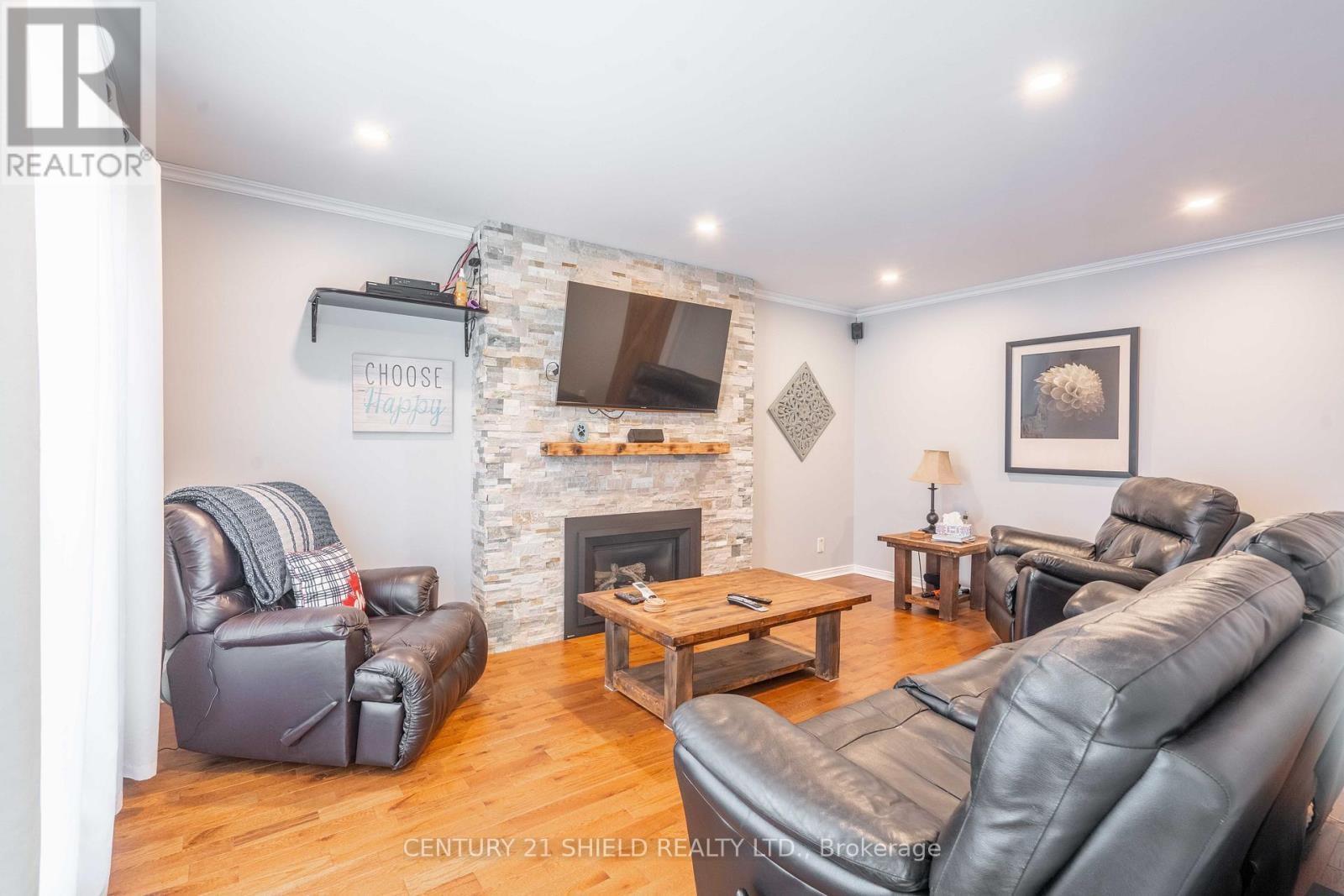 1123 Stokes Drive, Cornwall, ON - Indoor Photo Showing Living Room With Fireplace