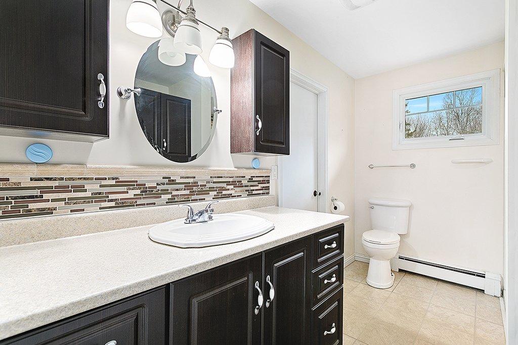 Bathroom - 11 Rue L'Écuyer, Mansfield-Et-Pontefract, QC - Indoor Photo Showing Bathroom