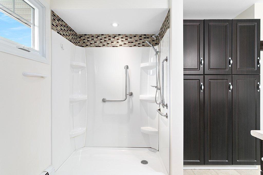 Bathroom - 11 Rue L'Écuyer, Mansfield-Et-Pontefract, QC - Indoor Photo Showing Bathroom