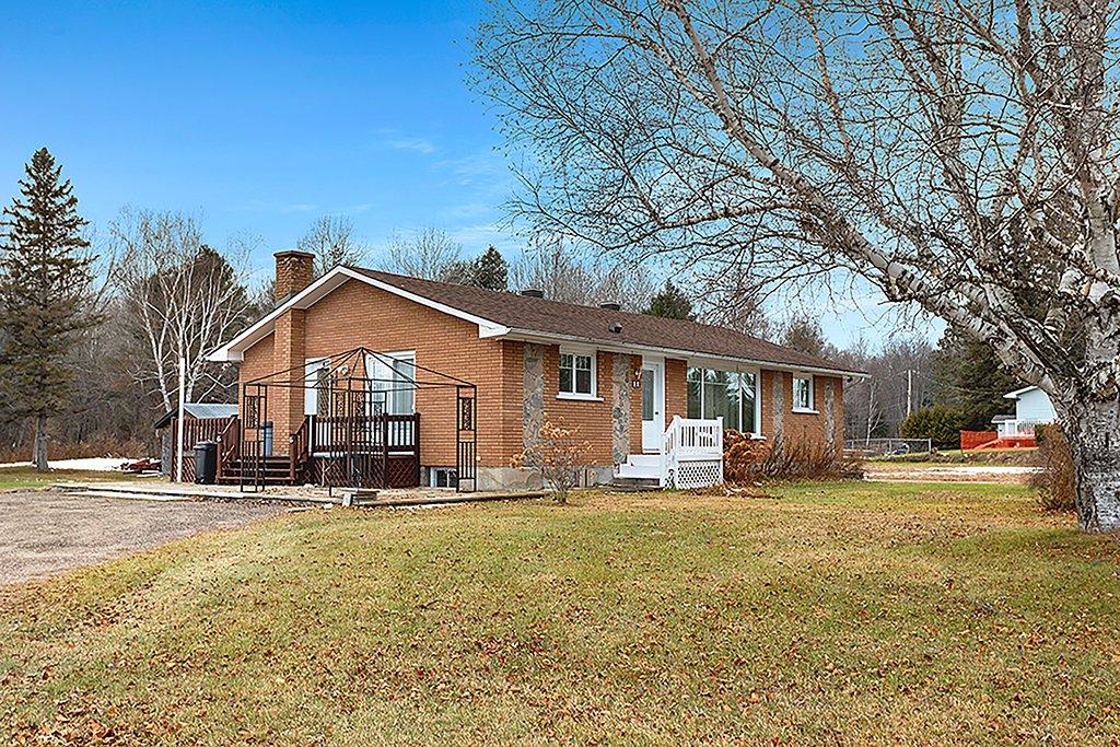 Frontage - 11 Rue L'Écuyer, Mansfield-Et-Pontefract, QC - Outdoor With Deck Patio Veranda