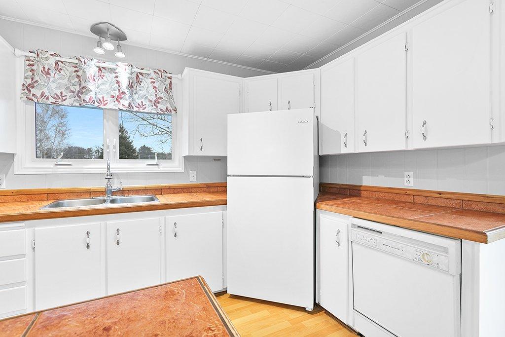 Kitchen - 11 Rue L'Écuyer, Mansfield-Et-Pontefract, QC - Indoor Photo Showing Kitchen With Double Sink