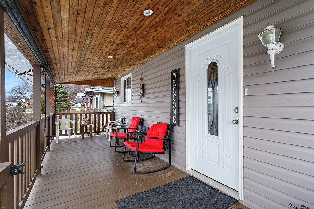 Exterior entrance - 58 Av. Victoria, Shawville, QC - Outdoor With Deck Patio Veranda With Exterior