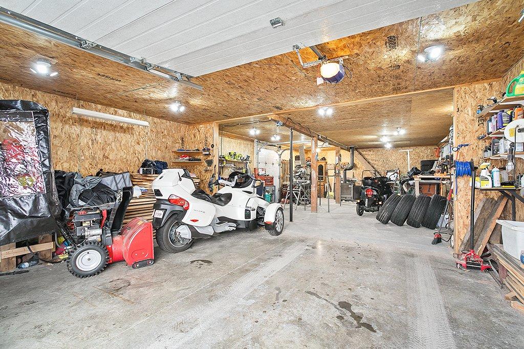 Garage - 58 Av. Victoria, Shawville, QC - Indoor Photo Showing Garage