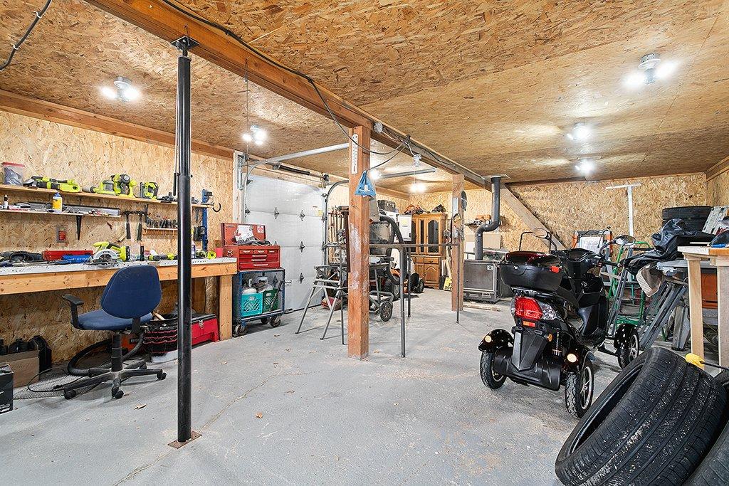 Garage - 58 Av. Victoria, Shawville, QC - Indoor Photo Showing Garage