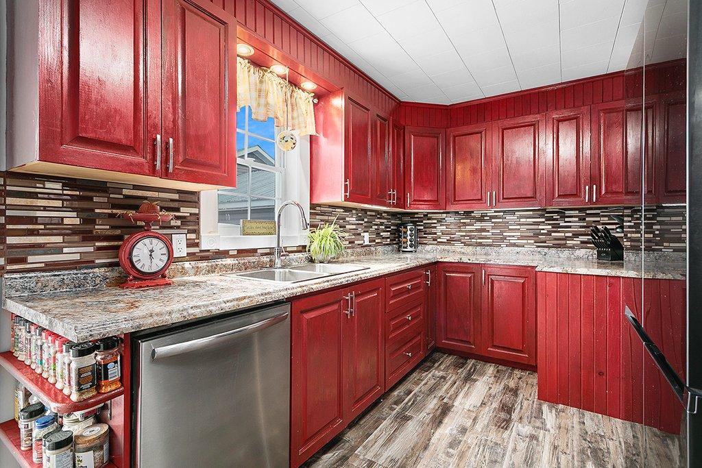 Kitchen - 58 Av. Victoria, Shawville, QC - Indoor Photo Showing Kitchen With Double Sink