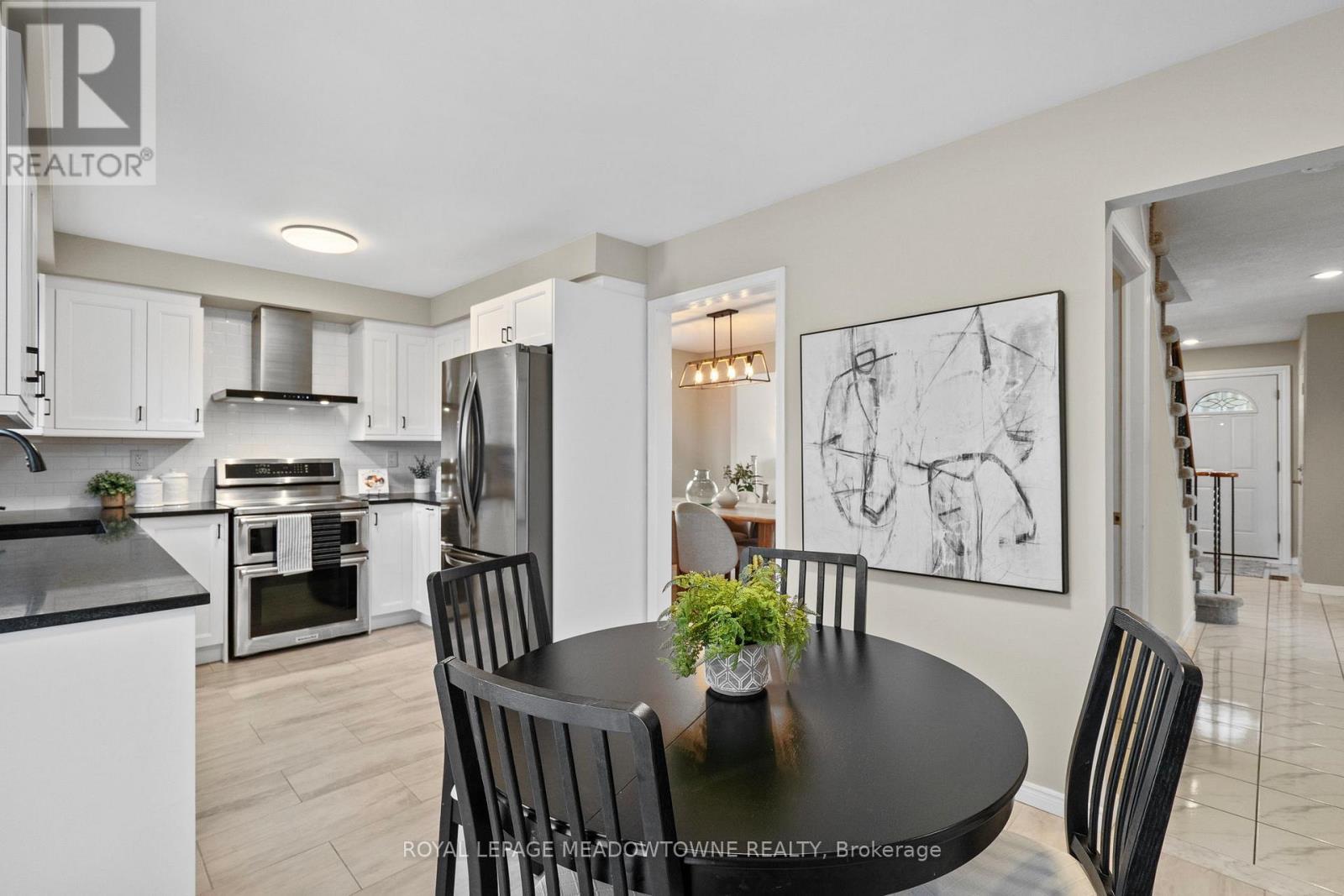 2523 Cavendish Drive, Burlington, ON - Indoor