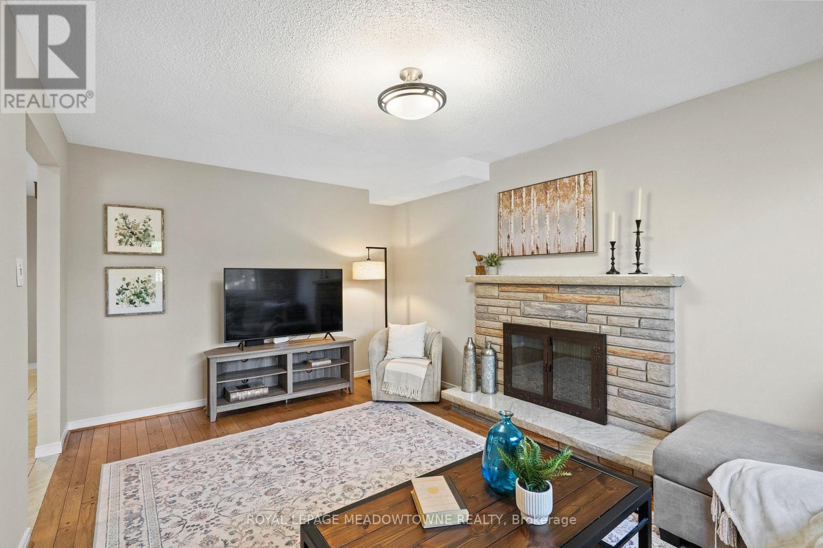 2523 Cavendish Drive, Burlington, ON - Indoor Photo Showing Living Room With Fireplace