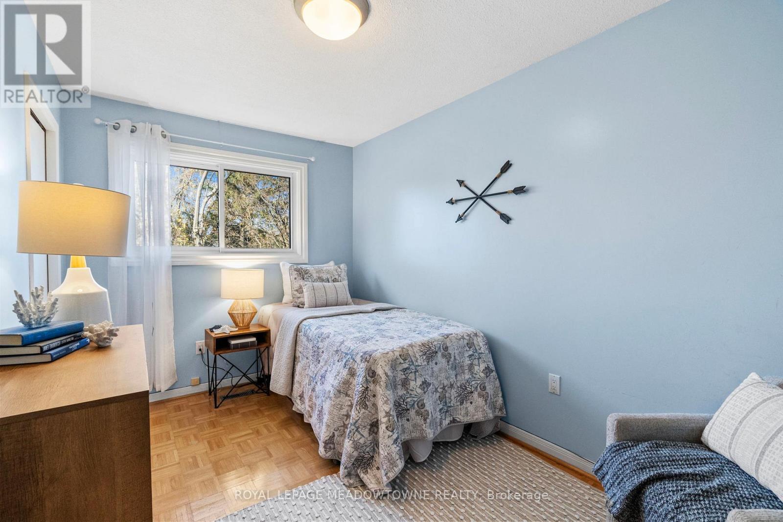 2523 Cavendish Drive, Burlington, ON - Indoor Photo Showing Bedroom