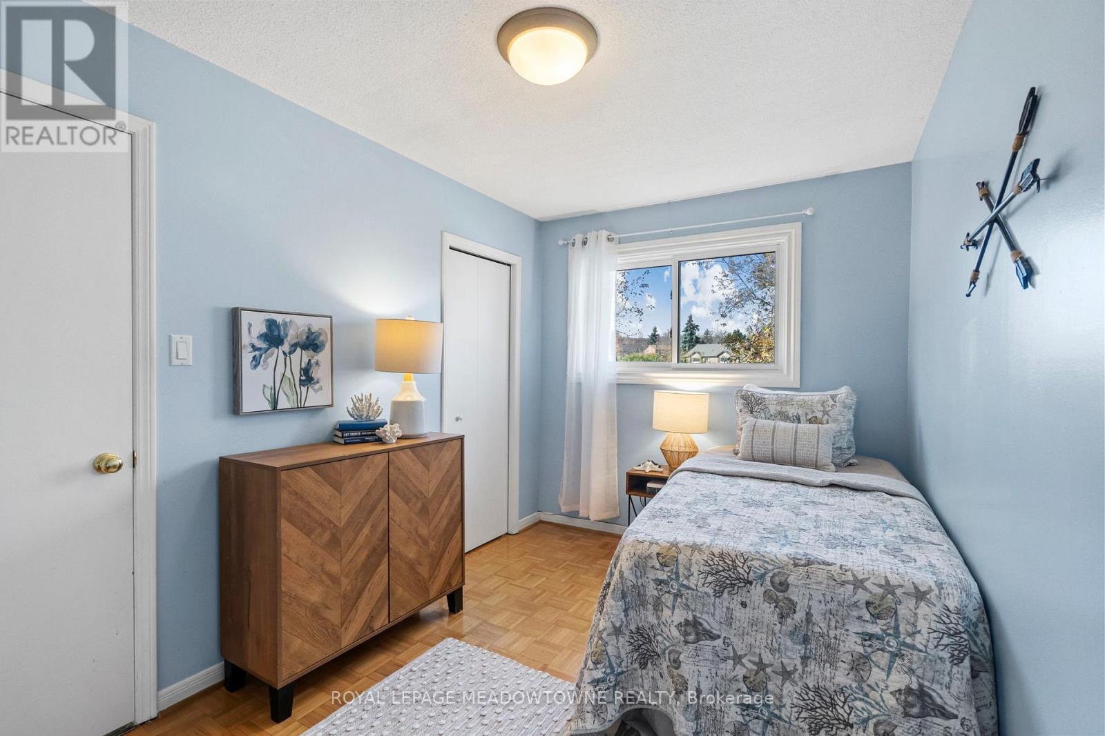 2523 Cavendish Drive, Burlington, ON - Indoor Photo Showing Bedroom