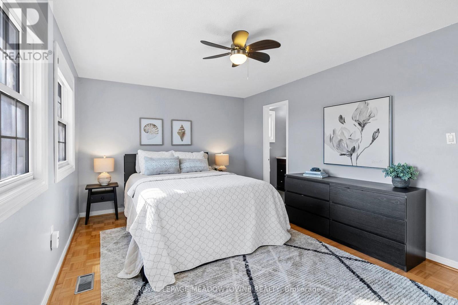 2523 Cavendish Drive, Burlington, ON - Indoor Photo Showing Bedroom