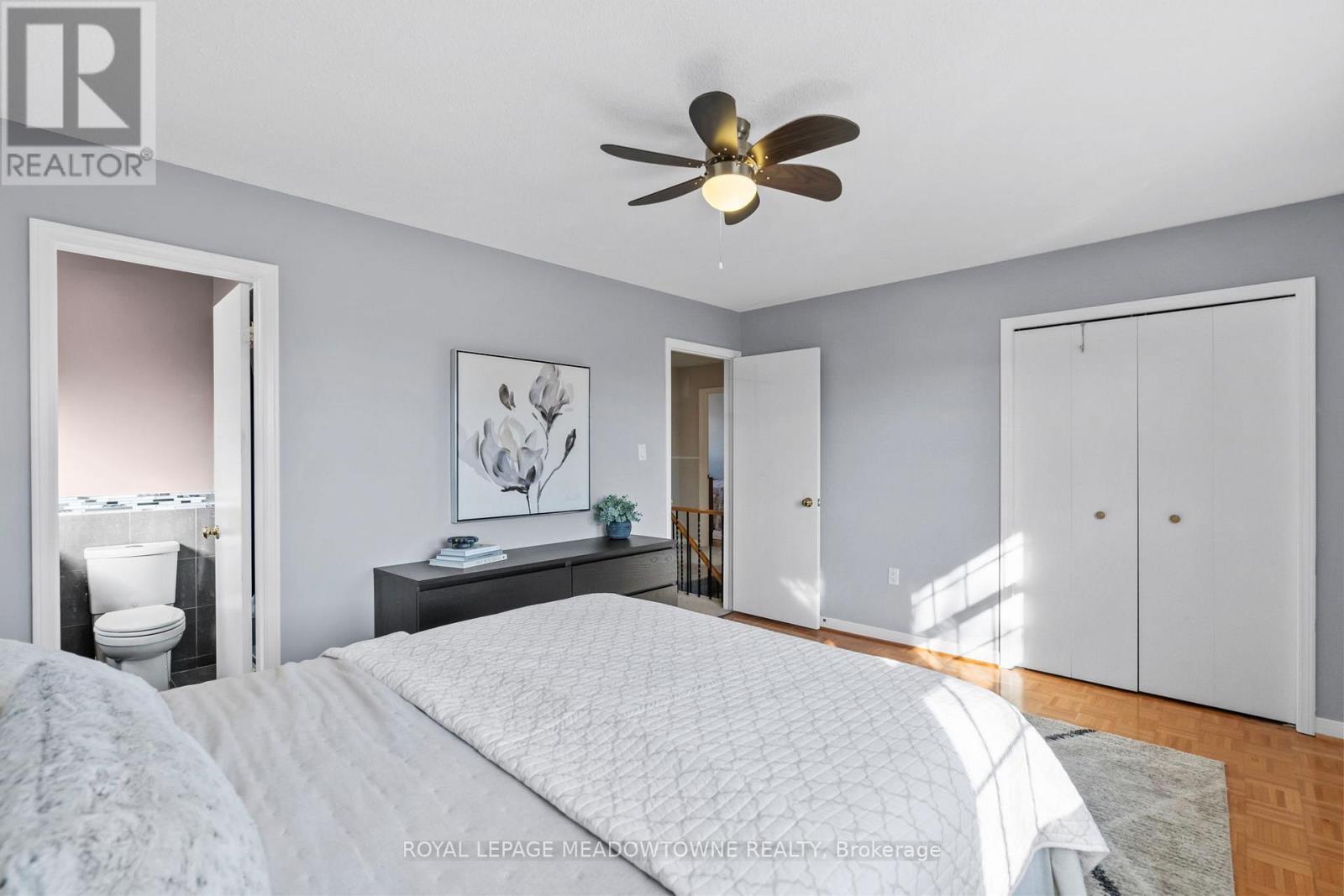 2523 Cavendish Drive, Burlington, ON - Indoor Photo Showing Bedroom