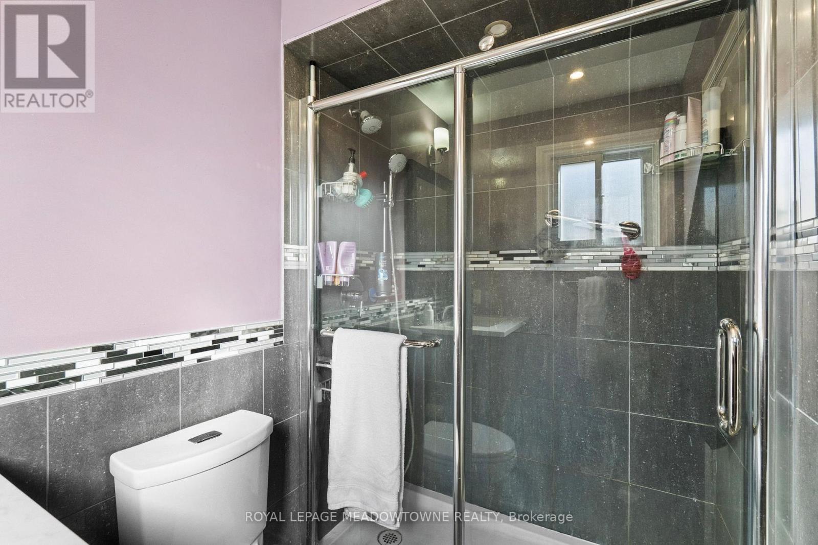 2523 Cavendish Drive, Burlington, ON - Indoor Photo Showing Bathroom