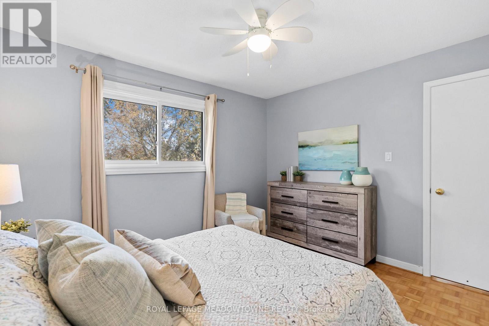 2523 Cavendish Drive, Burlington, ON - Indoor Photo Showing Bedroom